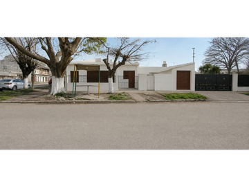 CASA 3 AMB ESQUINA CON LOSA Y GARAGE