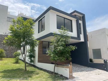 Casa en Venta Cañadas Tres Marías con Lago, Canchas...