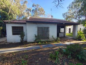 VENTA EN BLOCK: 4 DPTOS 2 GALPONES CASA Y 2 LOTES
