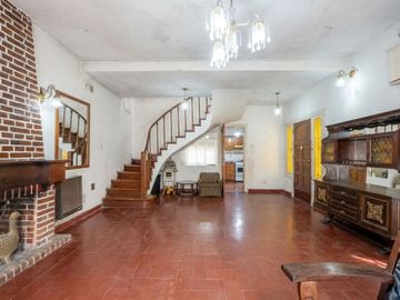 VENTA CASA OPORTUNIDAD A RECICLAR EN VILLA DE MAYO