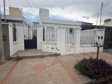 Venta CASA + 2 DEPTOS-B San Fernado-Cordoba