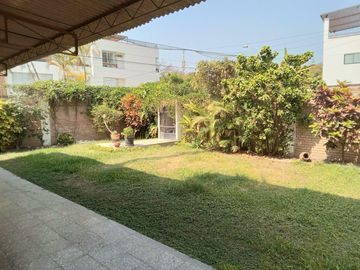 ¡ENCANTADORA CASA EN VENTA EN SAN ISIDRO – CERCA A...