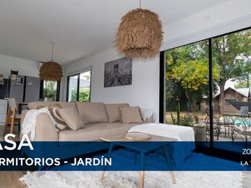 CASA EN VENTA, 2 DORMI CON COCHERA Y PILETA, FUNES