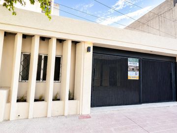 B° GRAL PAZ: CASA A ESTRENAR DE 2 DORM CON COCHERA DOBLE