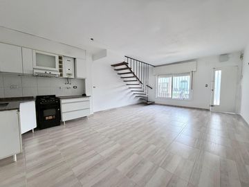 VENTA - Casa de 3 dormitorios con cochera y patio en...