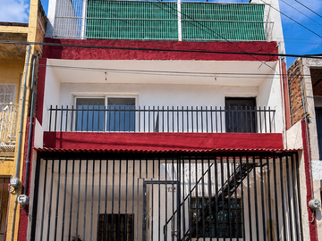 CASA DUPLEX EN VENTA EN SANTA CECILIA