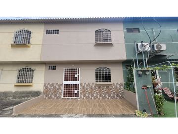CASA EN VENTA MUCH0 LOTE  MACRIS