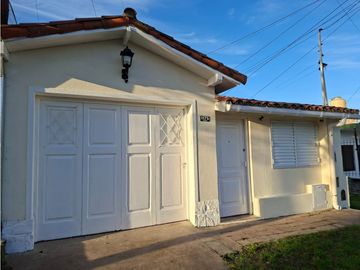 CHALECITO EN P.H A LA CALLE CON GARAGE