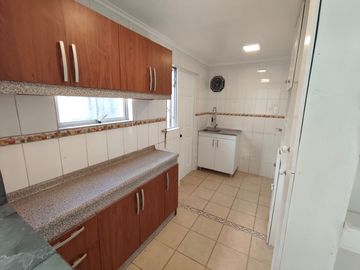 SE ARRIENDA CASA 2 DORMITORIOS/1 BAÑO/3 ESTACIONAMIENTOS