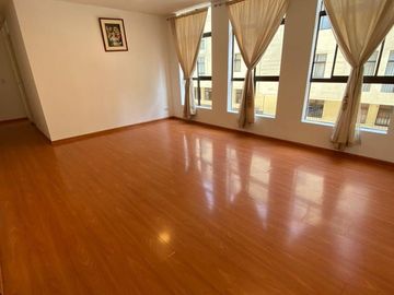 Vendo lindo y centrico departamento con estacionamiento...