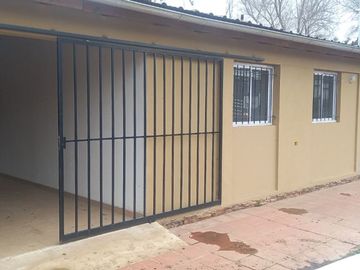 VENTA CASA 2 DORMITORIOS  PILETA COCHERA SAN ROQUE