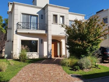 Casa en Barrancas de Guido Quilmes centro