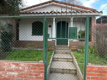 CHALET CÉNTRICO EN VENTA 2 DORMITORIOS - APTO CRÉDITO -...