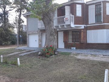 Duplex tres ambientes Costa Azul