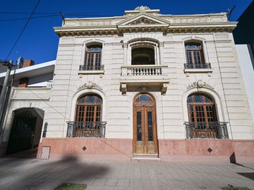 SE VENDE IMPONENTE CASONA ANTIGUA EN VENADO TUERTO
