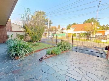 CASA 5 AMB VENTA BARRIO PARQUE CALCHAQUI