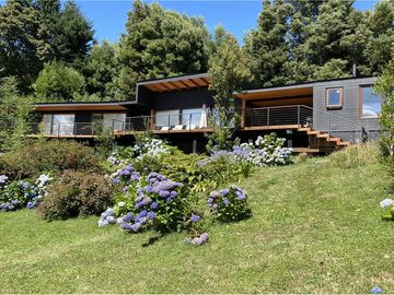 Casa de lujo con acceso playa del lago Calafquén