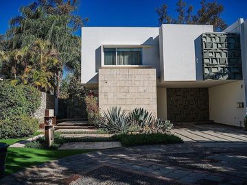 Casa en venta amueblada en Valle Real, Zapopan.
