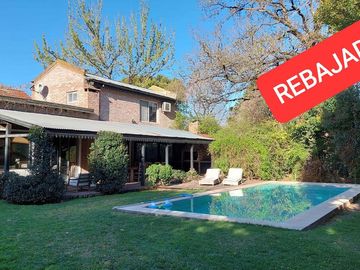VENTA- Casa enorme con jardín y pileta, Hurlingham