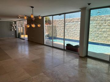 MGA / VENTA CASA, 4 DORMITORIOS, CUMBAYA