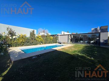 Casa Gerencial en una planta Barrio Privado Costa Serena