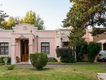 Casas en venta de 4 ambientes en el barrio La Peregrina,...