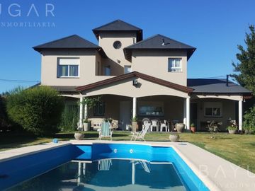 Venta - IMPONENTE PROPIEDAD en Barrio Parque Patagonia -...