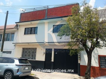 ¡Departamento en Venta en PB, conjunto de solo  3...
