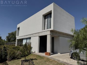 Venta Casa - Barrio Santa Emilia, Pilar del Este