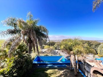VENTA: Casa de 4 dormitorios con patio, balcón, jardin y...