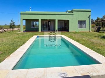 Quinta en Uribelarrea 3 ambientes con piscina