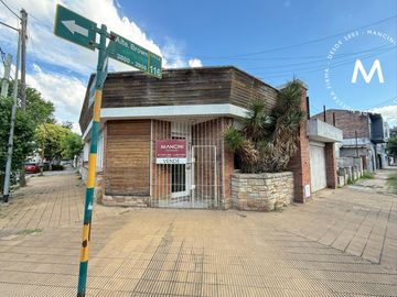 Casa en venta de 4 ambientes con cochera - Villa Ballester