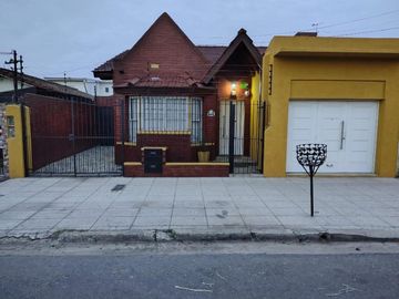 Excelente Chalet 4 amb en venta con cochera, patio y...