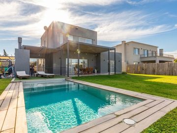 VENTA: 4 habitaciones + escritorio - LOTE CENTRAL