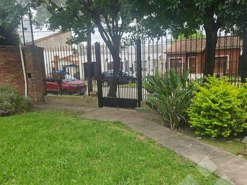 CASA CON AMPLIO LOTE DE 456 M2