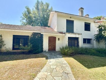 CASA en VENTA 4 DORMITORIOS con PILETA y QUINCHO – Lote...