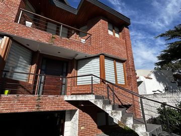 Venta casa 4 ambientes - Barrio Los Pinares- Oportunidad...