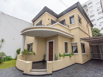 Casa en venta con 4 dormitorios,  que combina estilo...