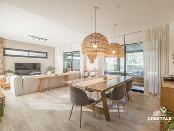 Venta / Permuta - Casa 3 dormitorios amueblada - Piscina...