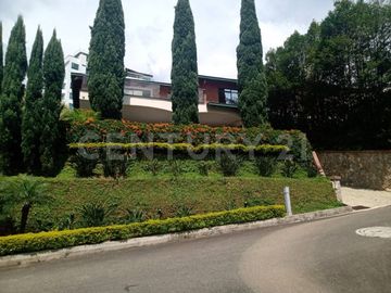 VENTA DE CASA  EN CONUNTO CERRADO EN SABANETA