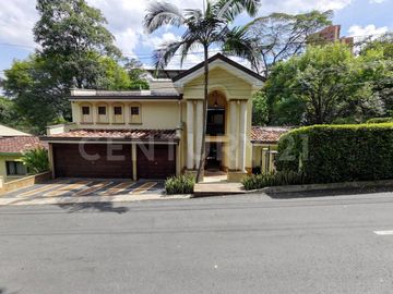 VENTA DE HERMOSA CASA EN EL POBLADO
