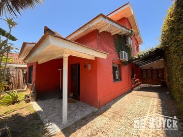 Casa 4 ambientes en Quilmes Oeste, con verde, pileta, y...