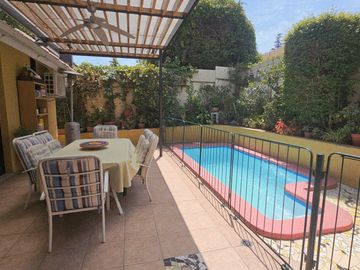 AMPLIA CASA EN ARRIENDO 5 DORMITORIOS PISCINA EN PEÑALOLEN