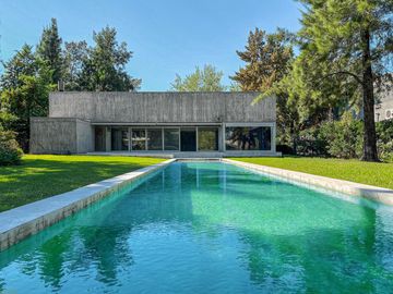 Casa de diseño con 3 dormitorios y terreno de 1.500m² en...