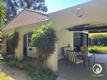 CASA VENTA UN DORMITORIO JARDIN PISCINA QUINCHO PARADA...