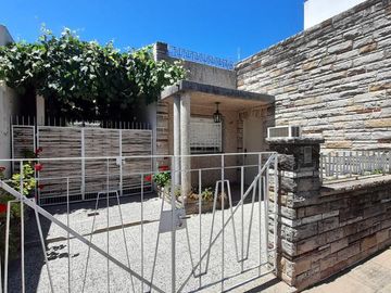 VENTA CASA 6 AMBIENTES LA TABLADA