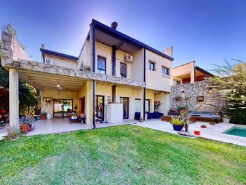 IMPORTANTE CASA EN VILLA DEL PLATA