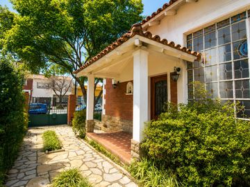 Venta Casa 7 ambientes doble lote propio Av Olazabal ...