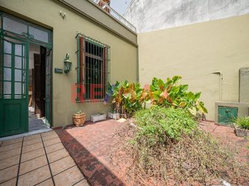 VENTA- CASA MULTI FAMILIAR – A RECICLAR