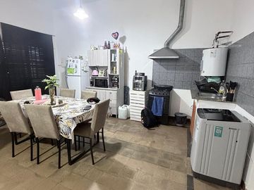 VENDO CASA MAS  DEPTO - BARRIO  ALTAMIRA